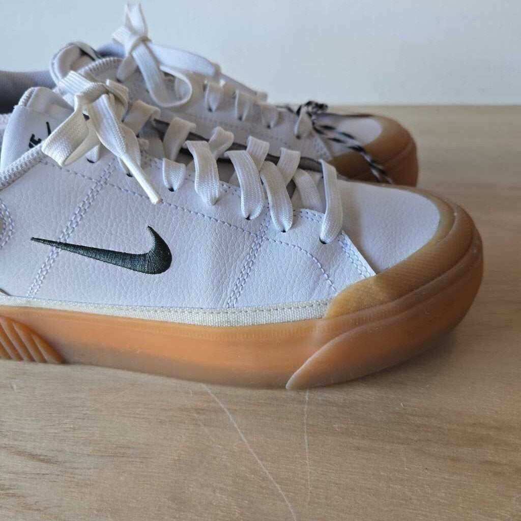 NIKE COURT LEGACY SZ 7.5