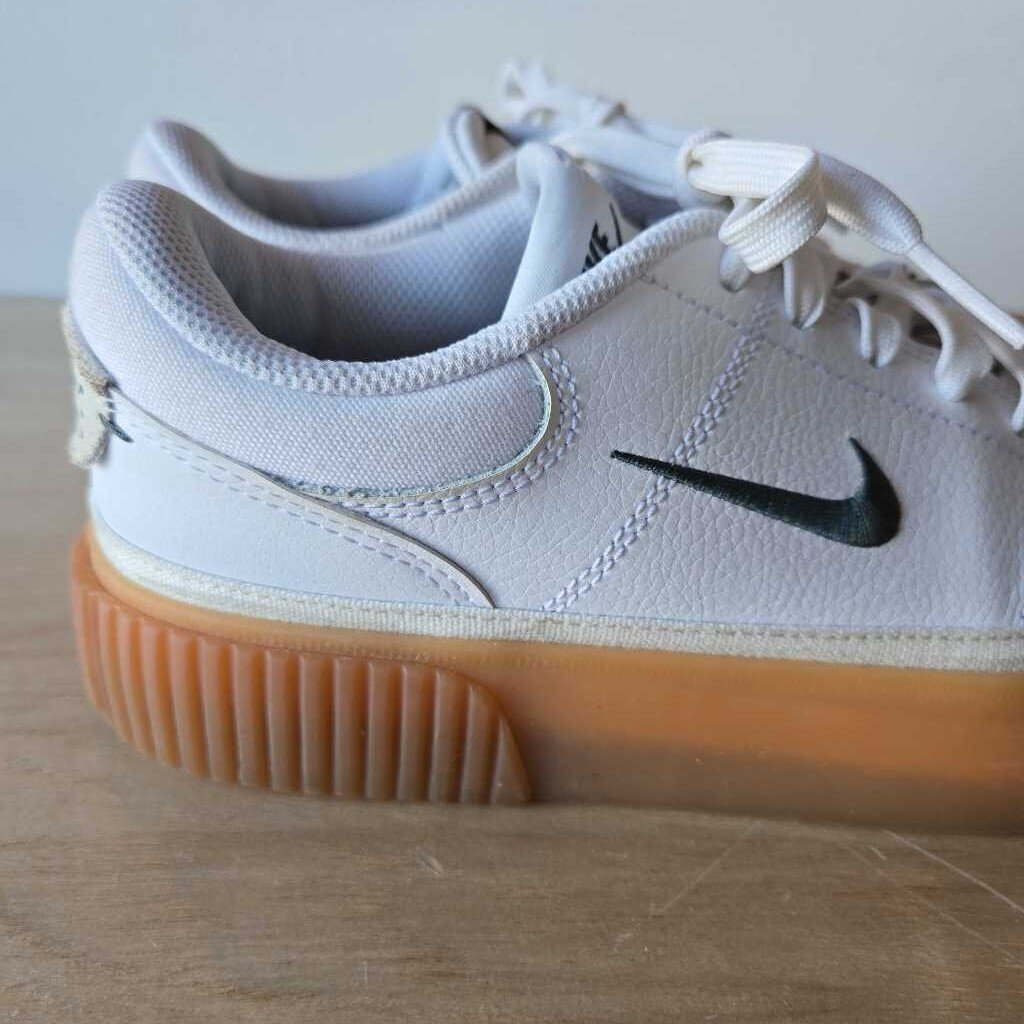 NIKE COURT LEGACY SZ 7.5