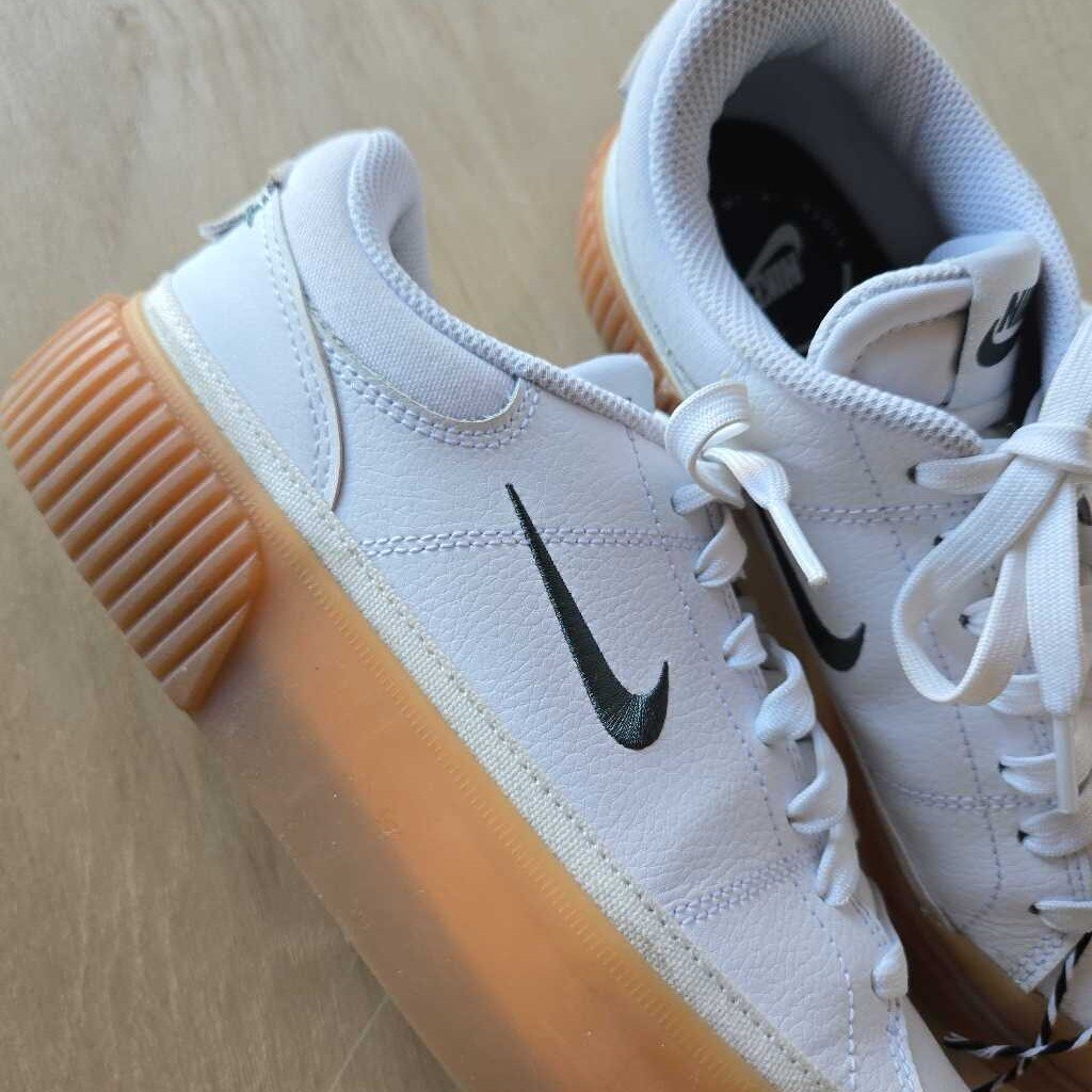 NIKE COURT LEGACY SZ 7.5