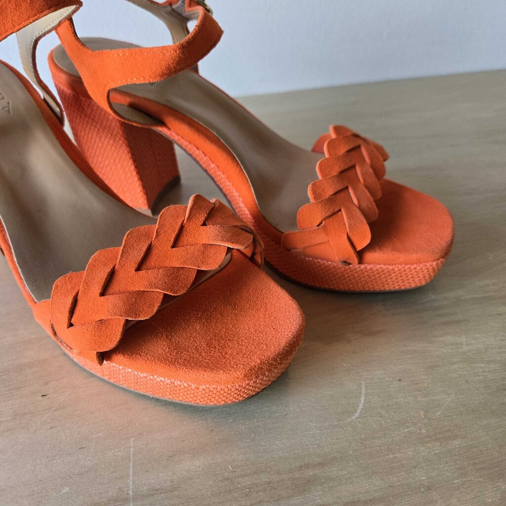 NATURALIZER SZ 6