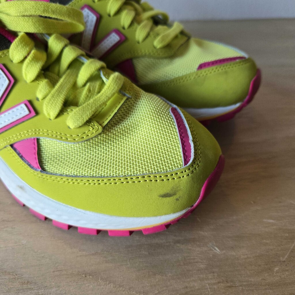 FIGS x NEW BALANCE SZ 6