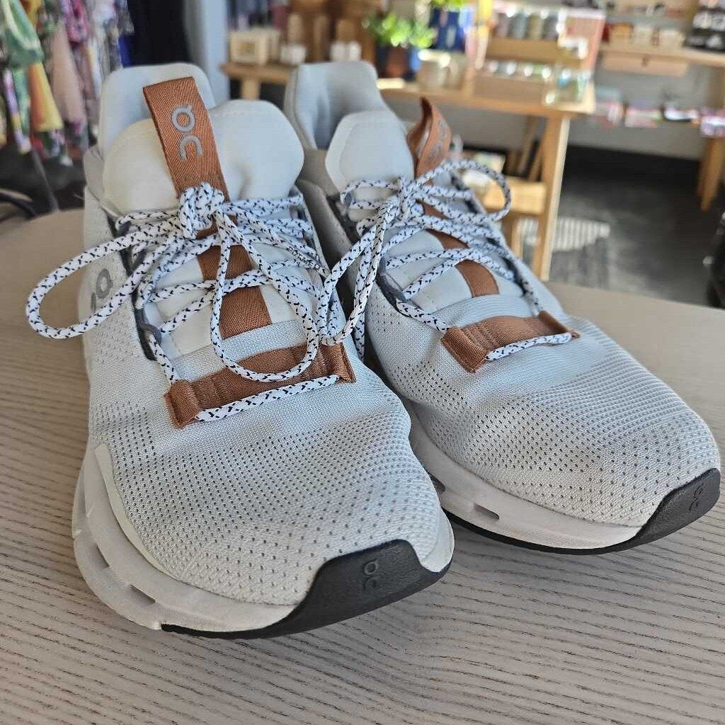 ON CLOUD SZ 9.5 retail 169.00