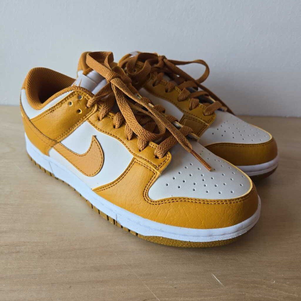 NIKE DUNK LOW SZ 7.5 retail 120.00