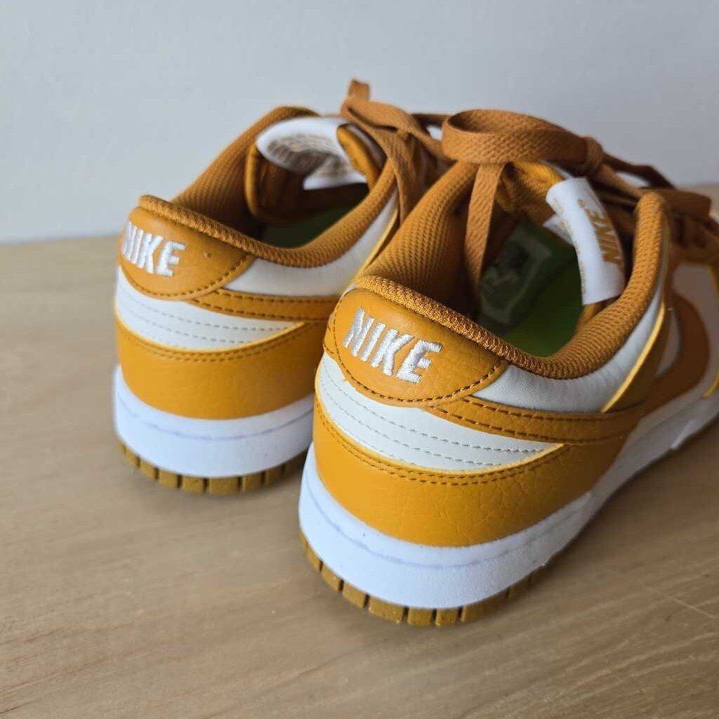 NIKE DUNK LOW SZ 7.5 retail 120.00