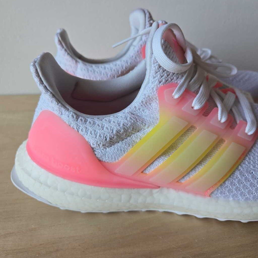ADIDAS ULTRABOOST 5.0 DINA SZ 8