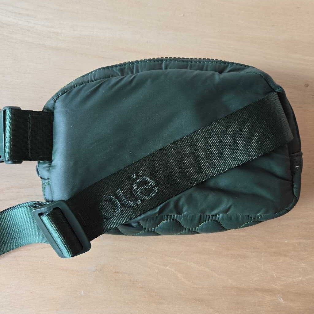 LOLE QUILTED GREEN SLING