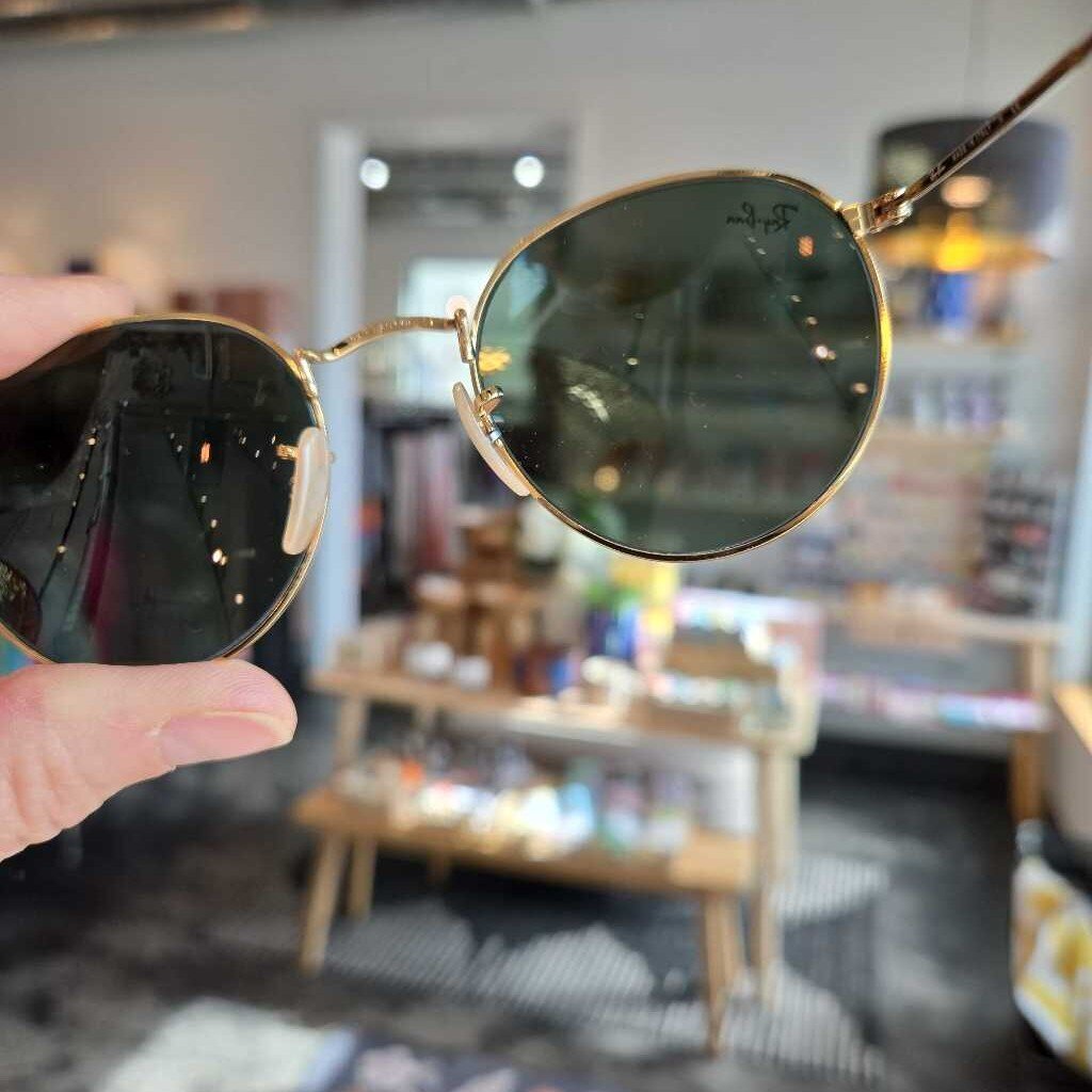 RAYBAN 3447 sunglasses retail 190.00