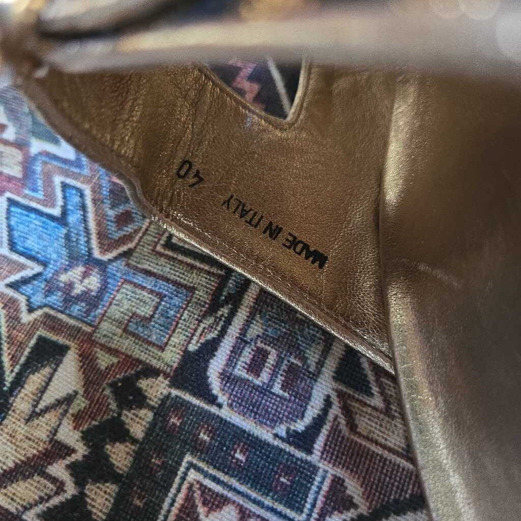 PRADA SLIDES SZ 40 = 8.5/9
