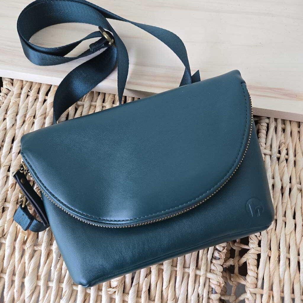 GREEN CROSSBODY extra strap inside ;-)