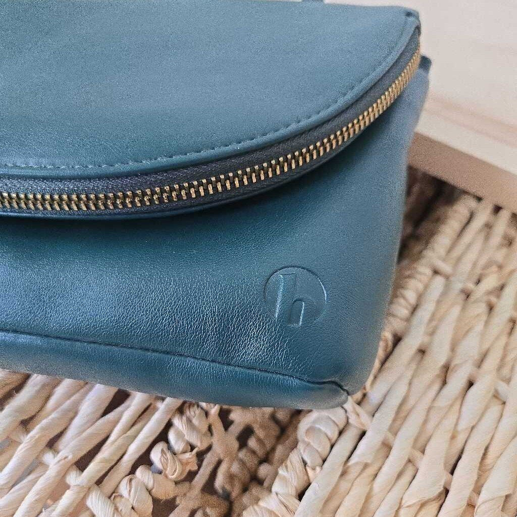 GREEN CROSSBODY extra strap inside ;-)