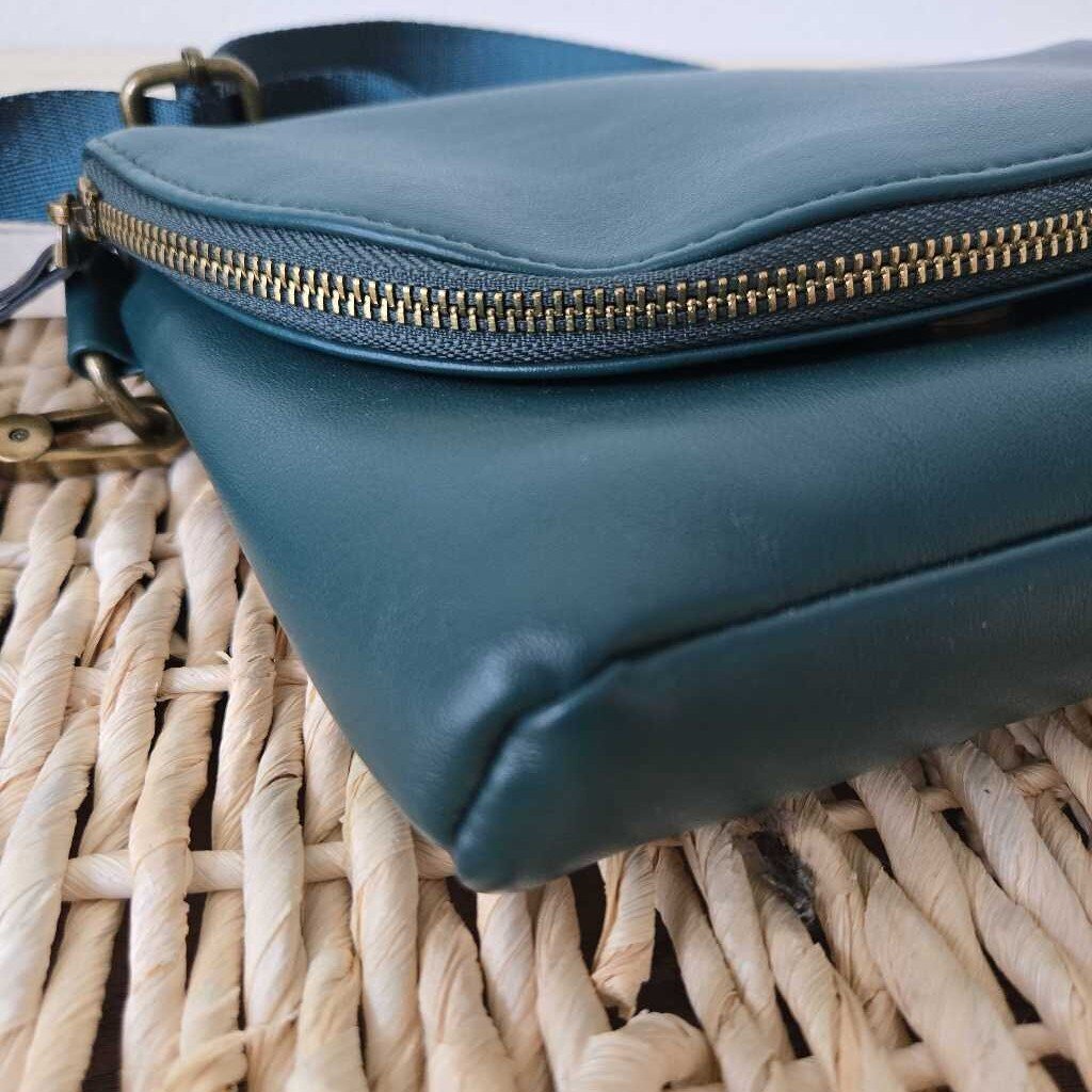 GREEN CROSSBODY extra strap inside ;-)