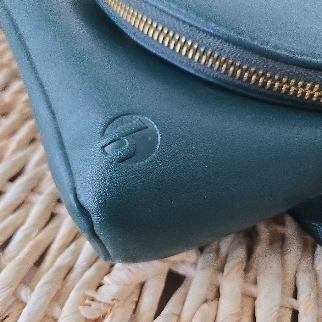 GREEN CROSSBODY extra strap inside ;-)