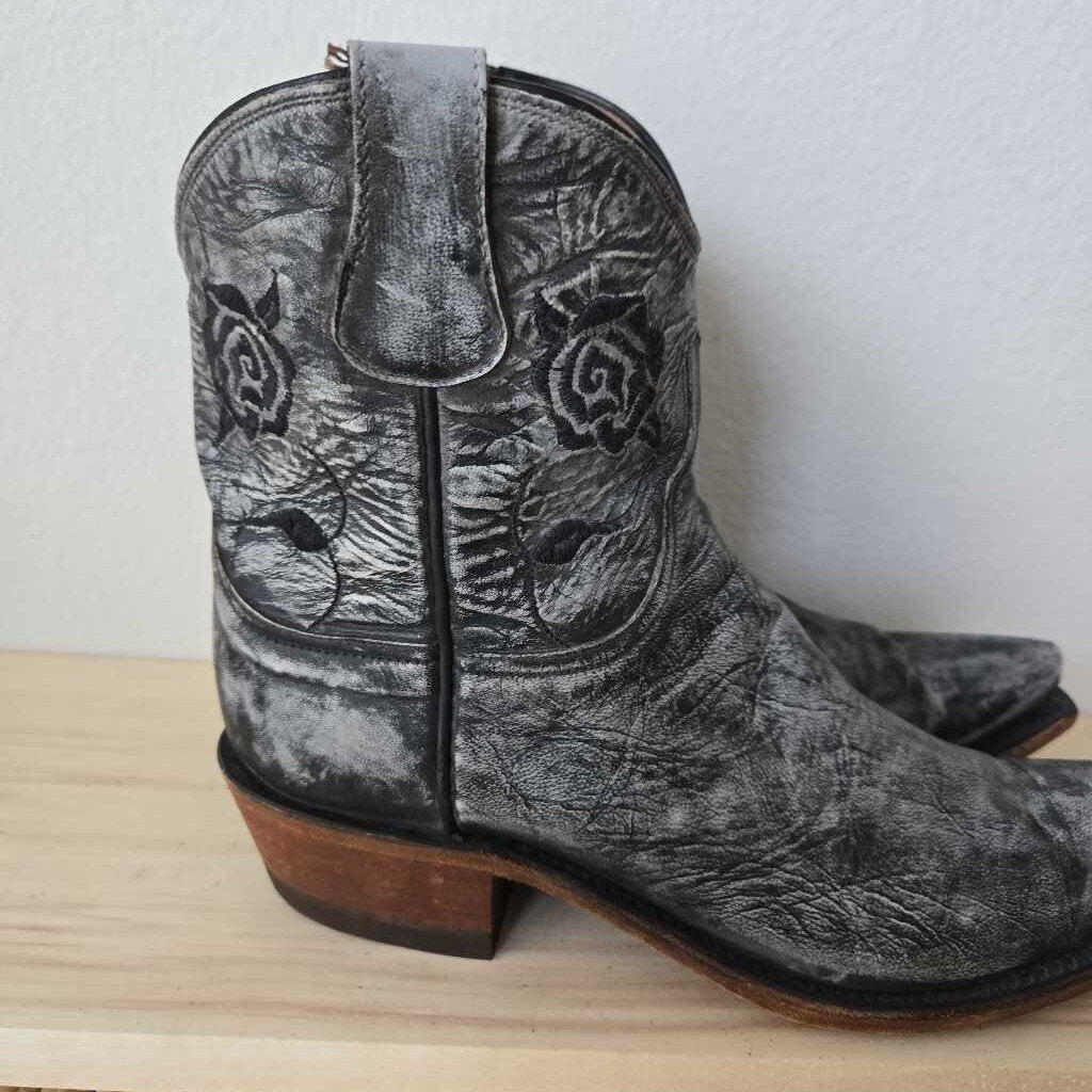 1883 by LUCCHESE SZ 9
