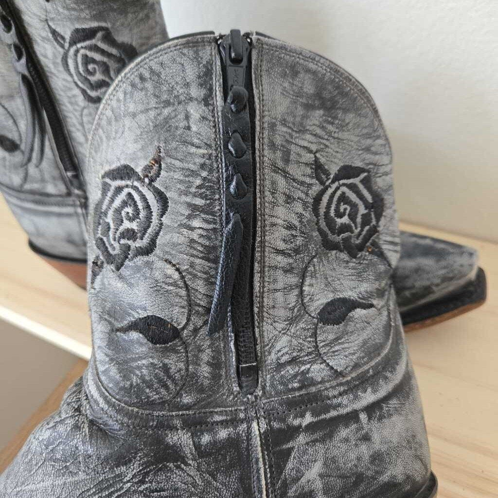 1883 by LUCCHESE SZ 9