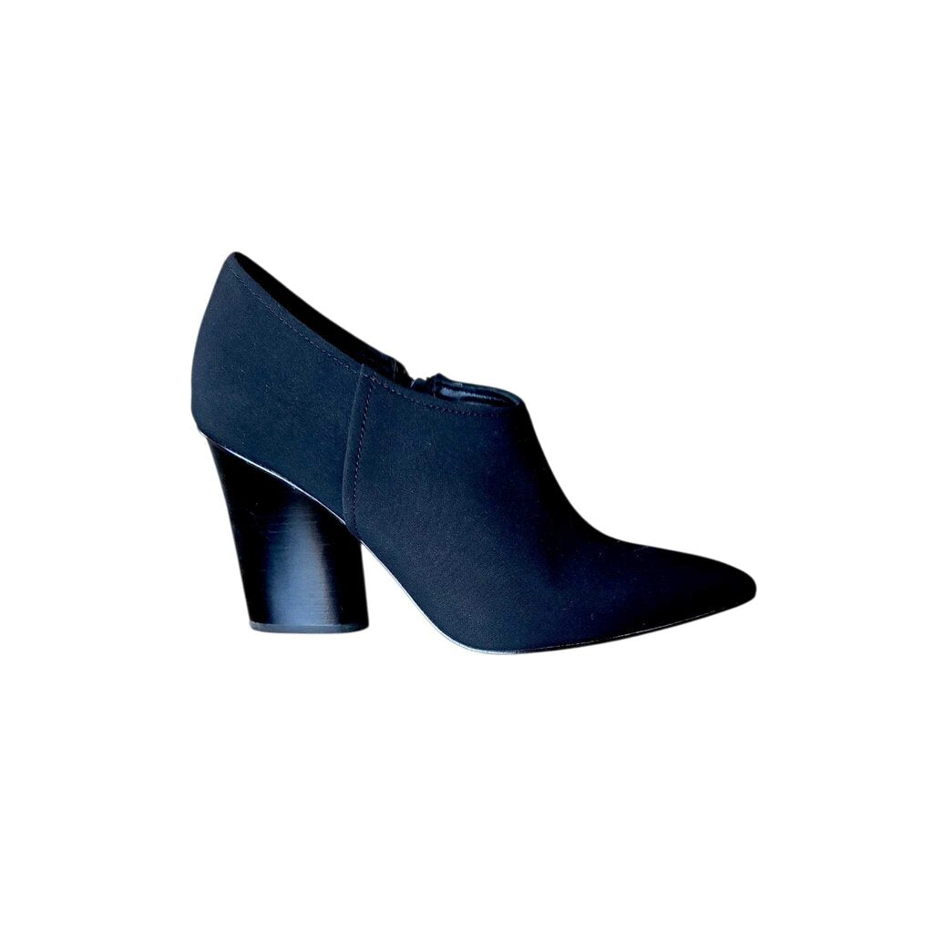 DONALD PLINER SZ 8