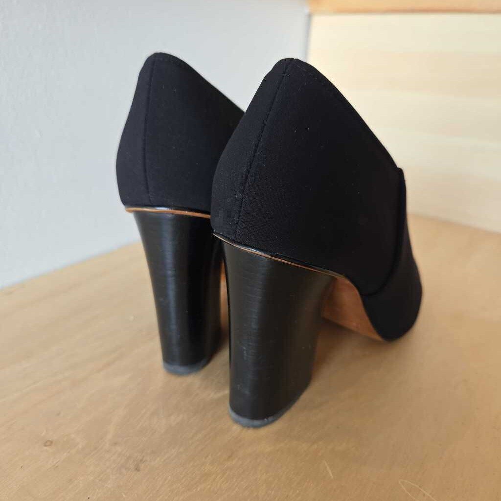 DONALD PLINER SZ 8