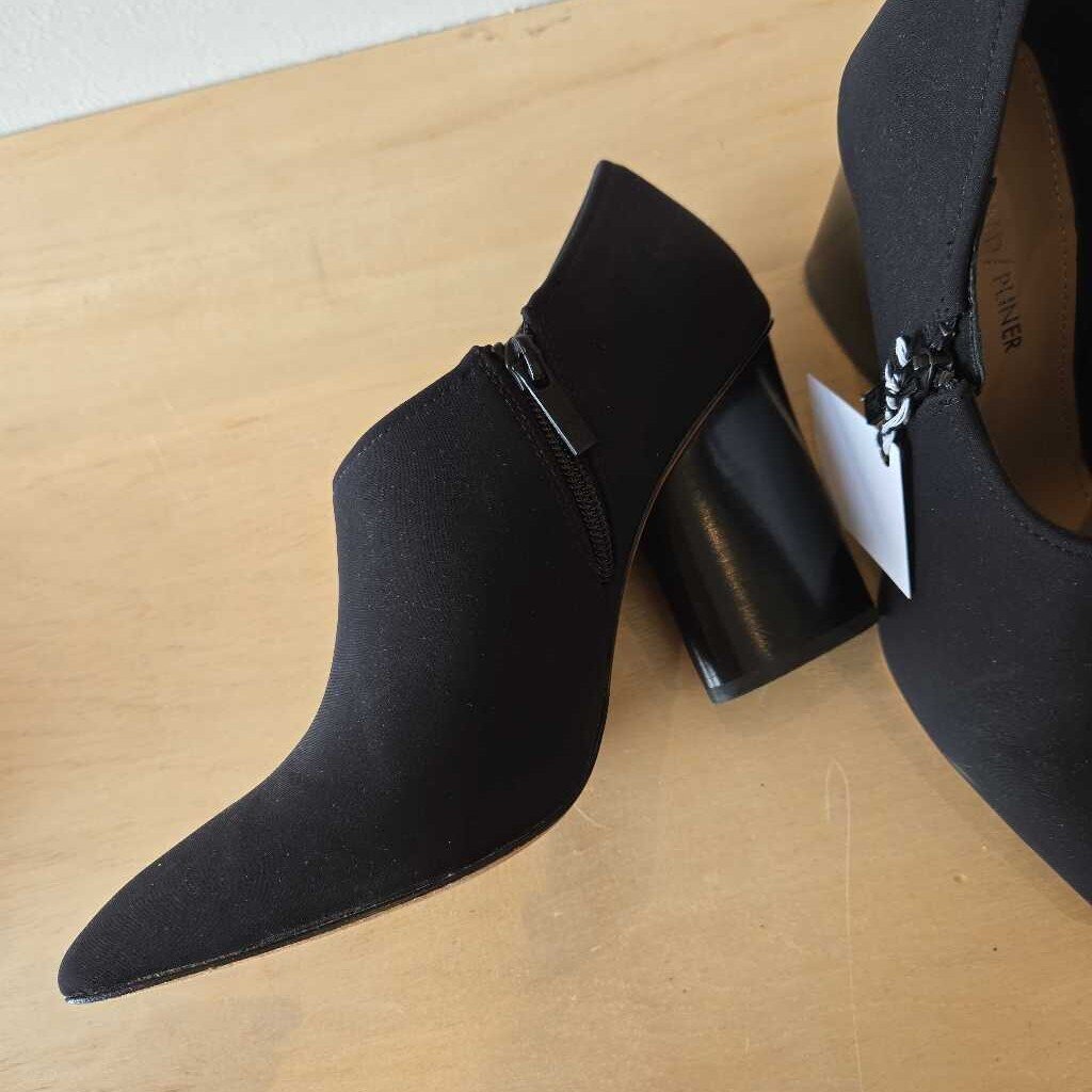 DONALD PLINER SZ 8