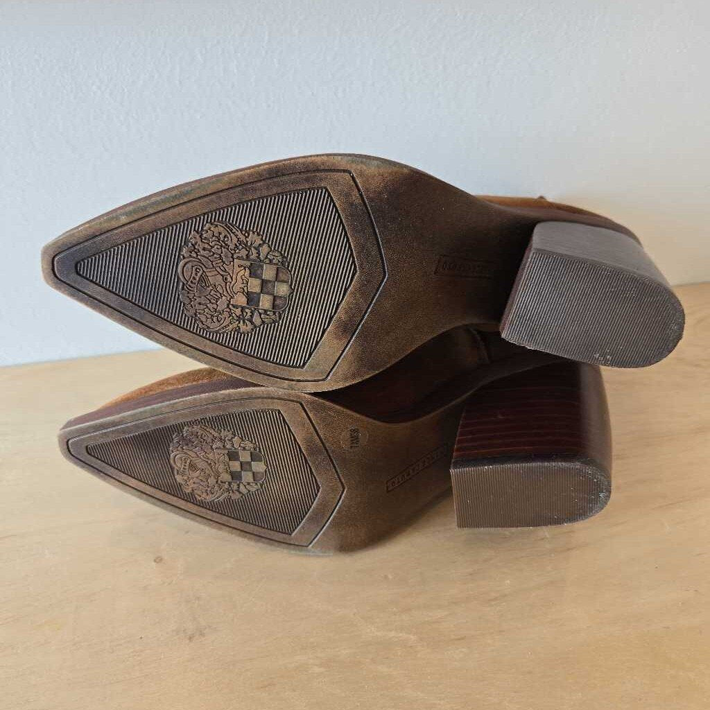 VINCE CAMUTO SZ 7.5