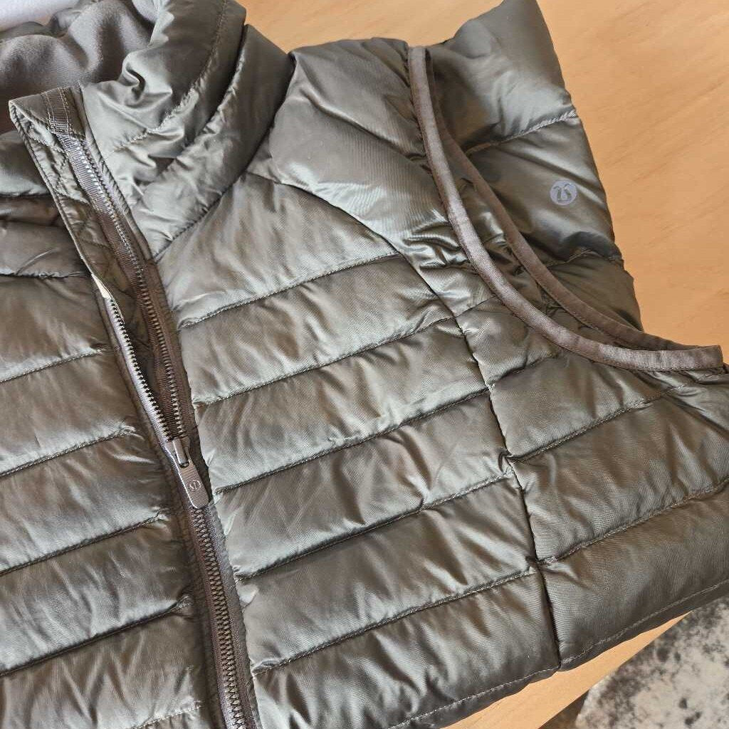 LULULEMON SZ 10 LARGE