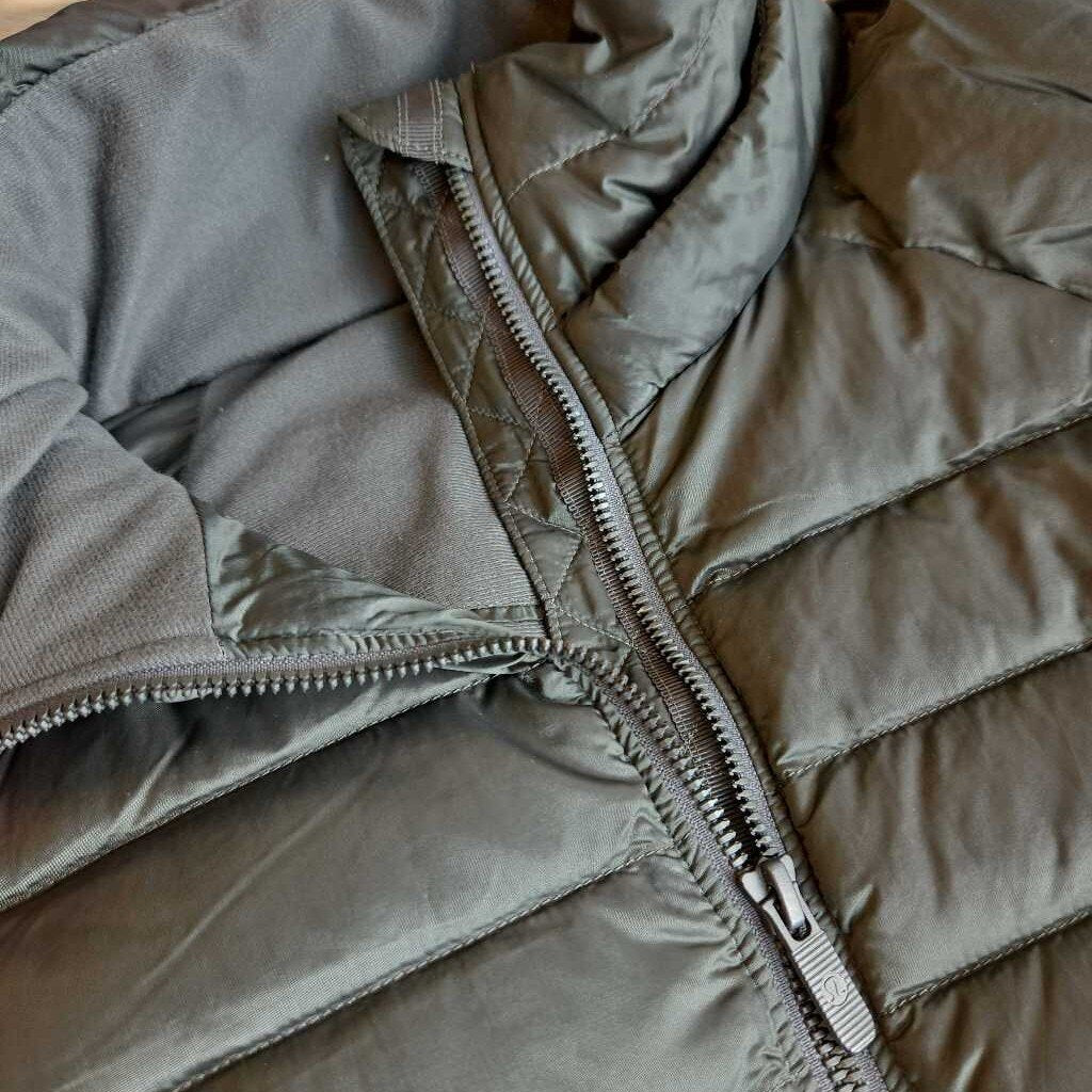 LULULEMON SZ 10 LARGE