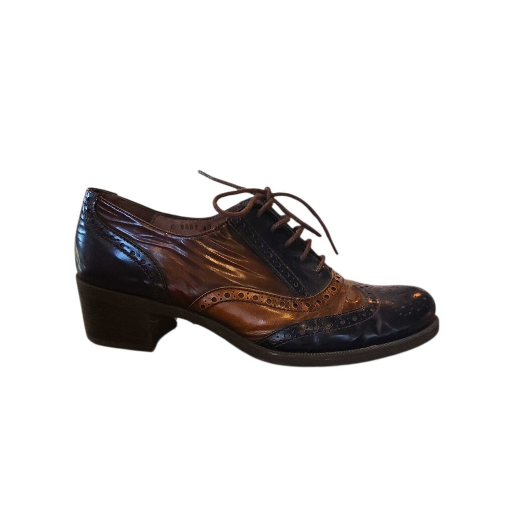 WONDERS SZ 40 = 8.5/9 retail 220.00