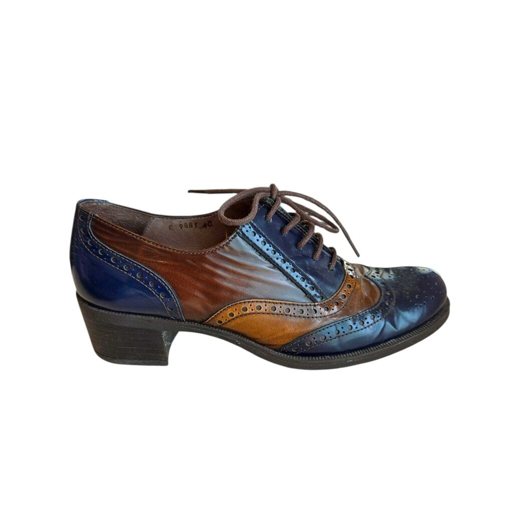 WONDERS SZ 40 = 8.5/9 retail 220.00