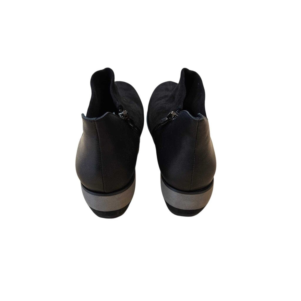 ANTELOPE SZ 40 = US 9/9.5 retail 240.00