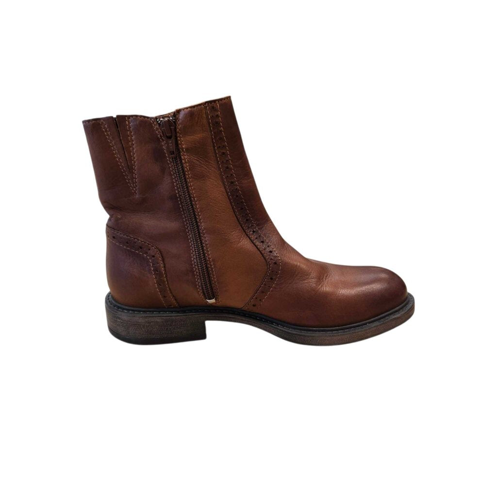 MIZ MOOZ MERRY SZ 39 = 8.5