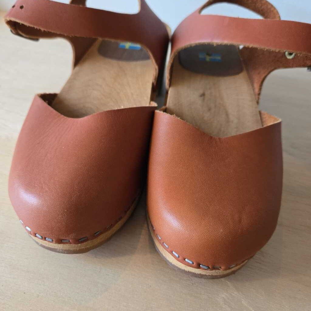 MIA SOFIA CLOG SZ 38 = 7.5/8