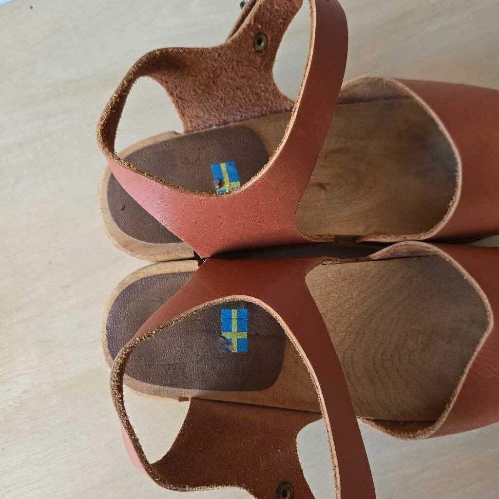 MIA SOFIA CLOG SZ 38 = 7.5/8