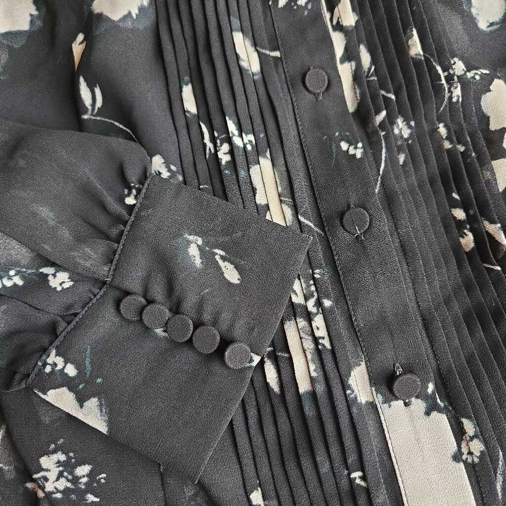 CABI 4912 SILHOUETTE TOP SZ SMALL B1