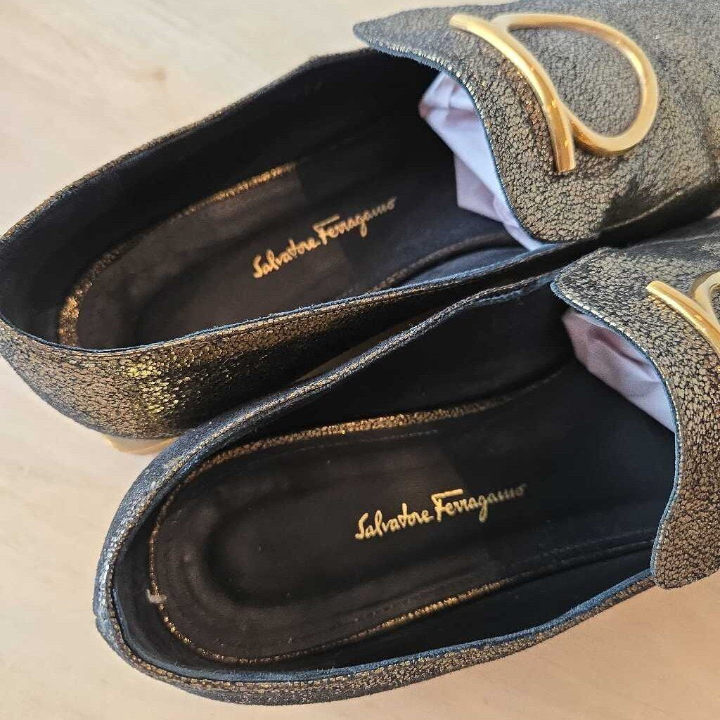 SALVATORE FERRAGAMO retail 850.00 SZ 8.5