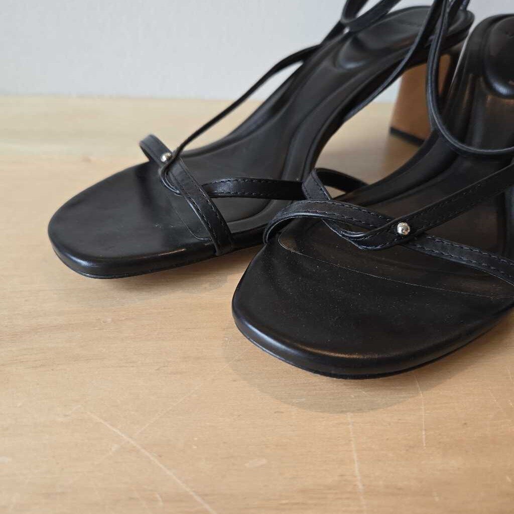 VINCE QIANA SZ 9 retail 268.00