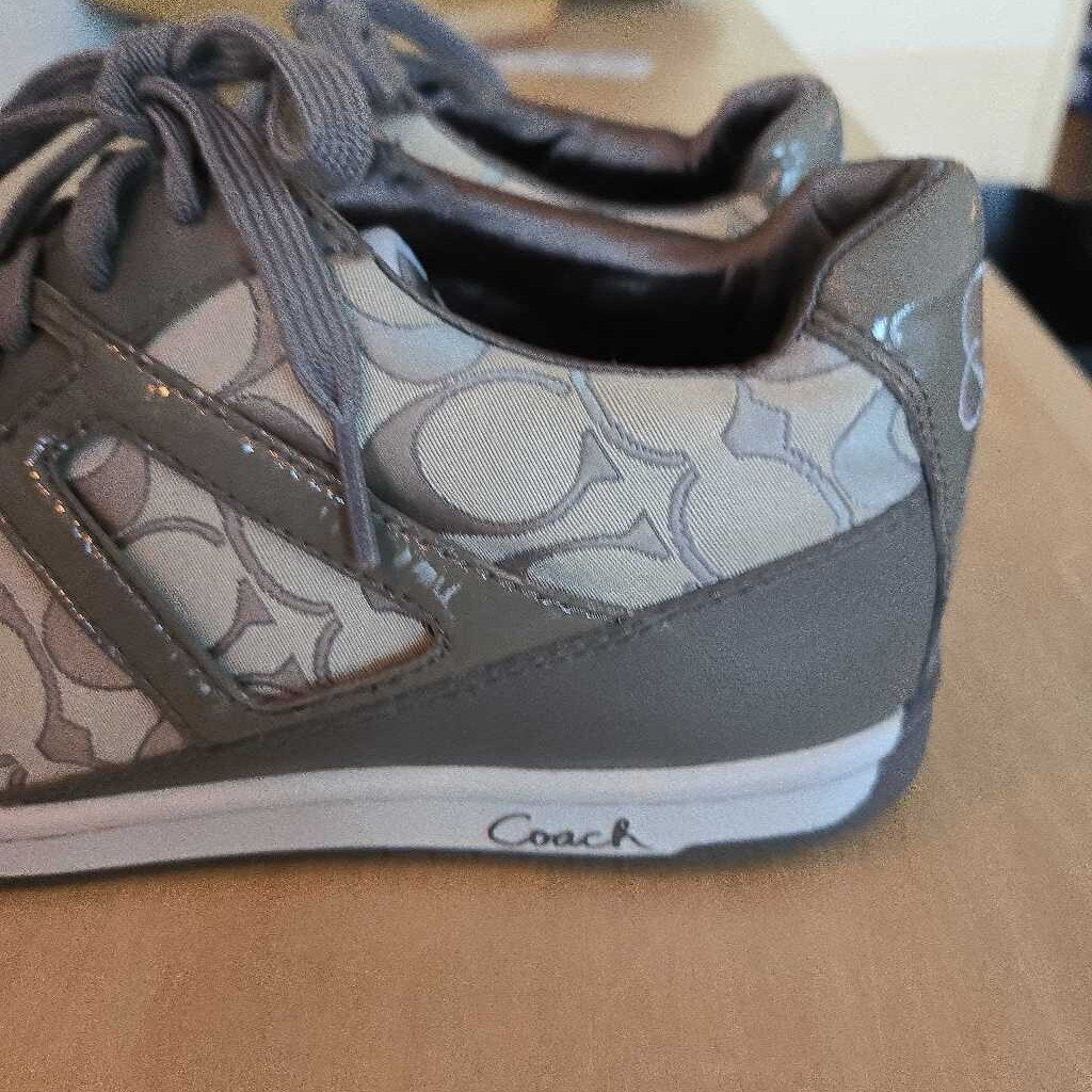COACH NOVA SZ 9