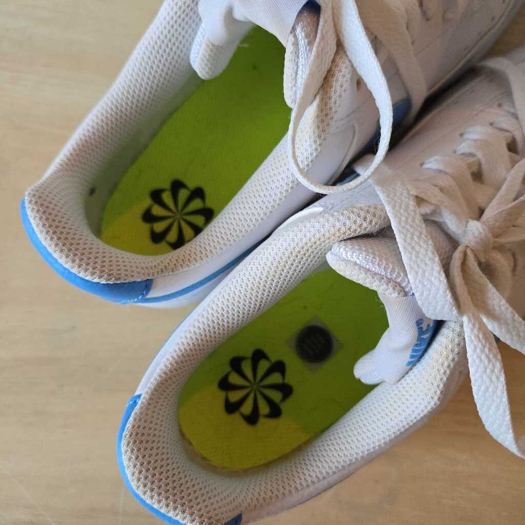 NIKE SZ 8