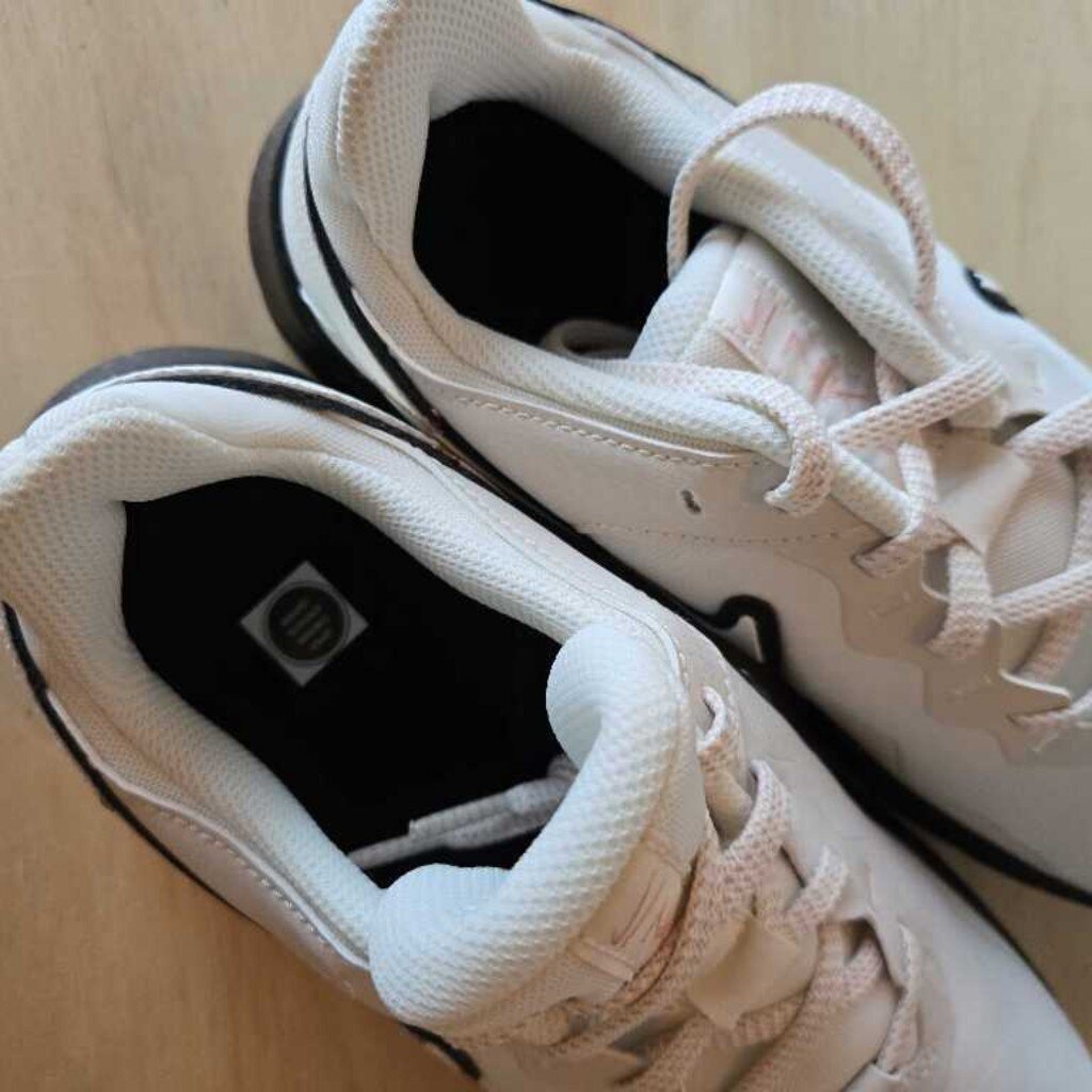 NIKE new SZ 8