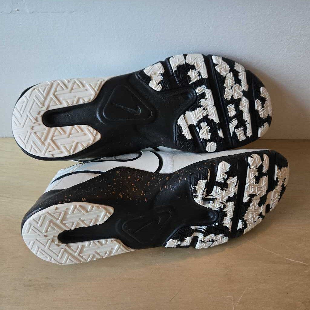 NIKE new SZ 8