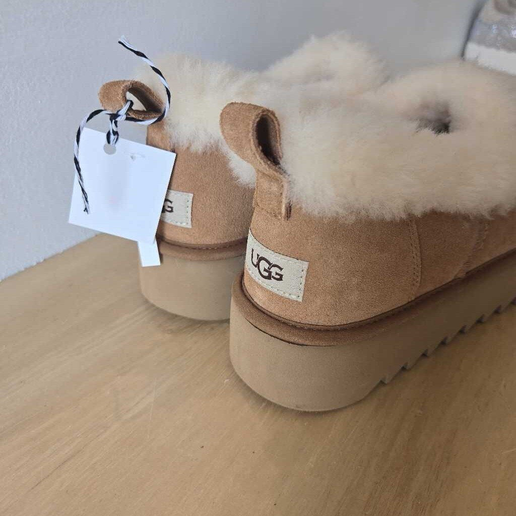 UGG NITA SZ 9 new 120.00