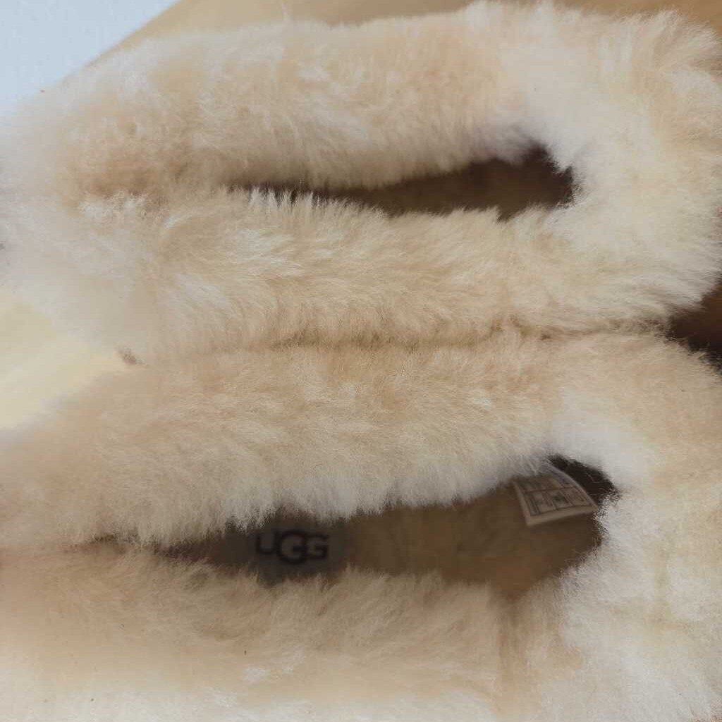 UGG NITA SZ 9 new 120.00