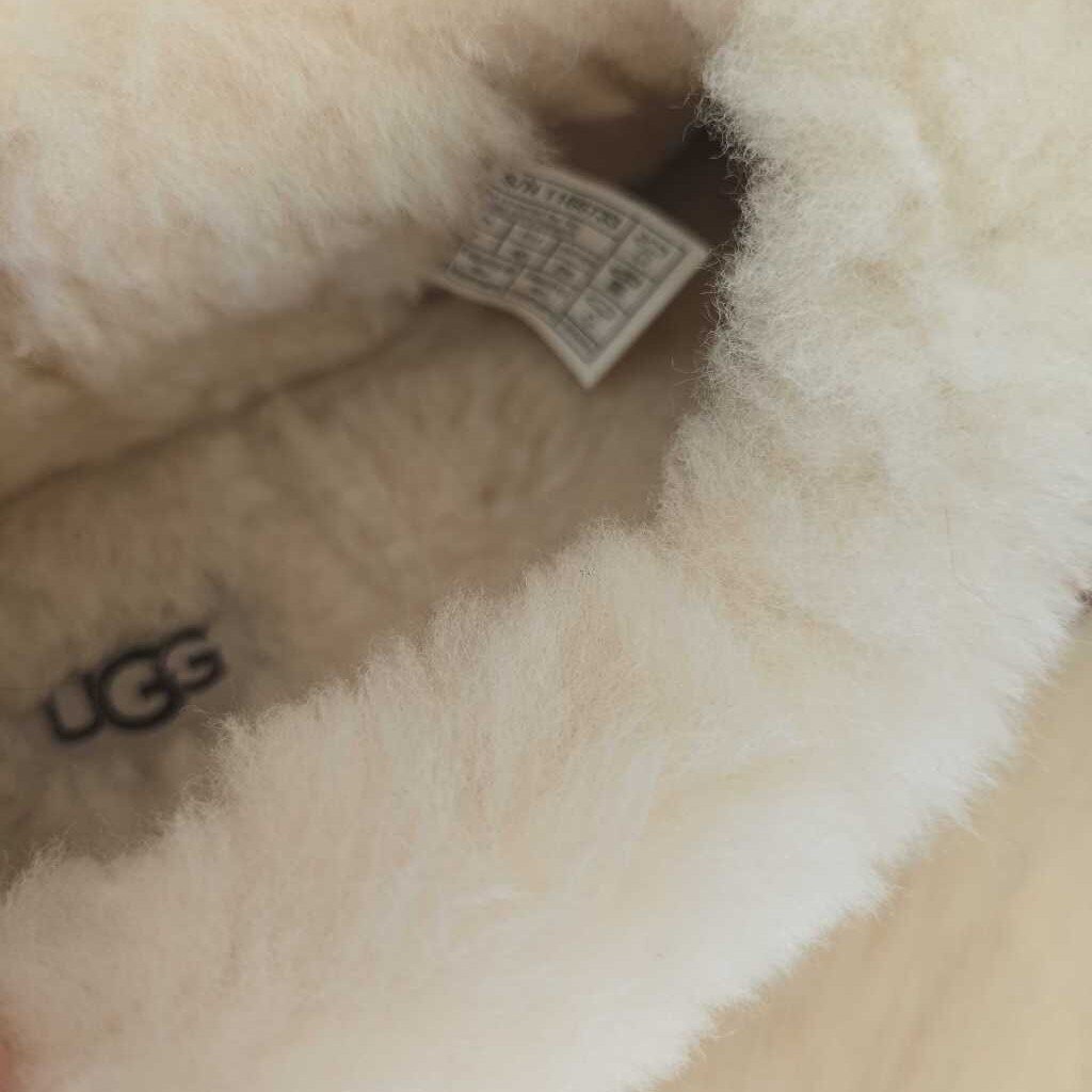 UGG NITA SZ 9 new 120.00