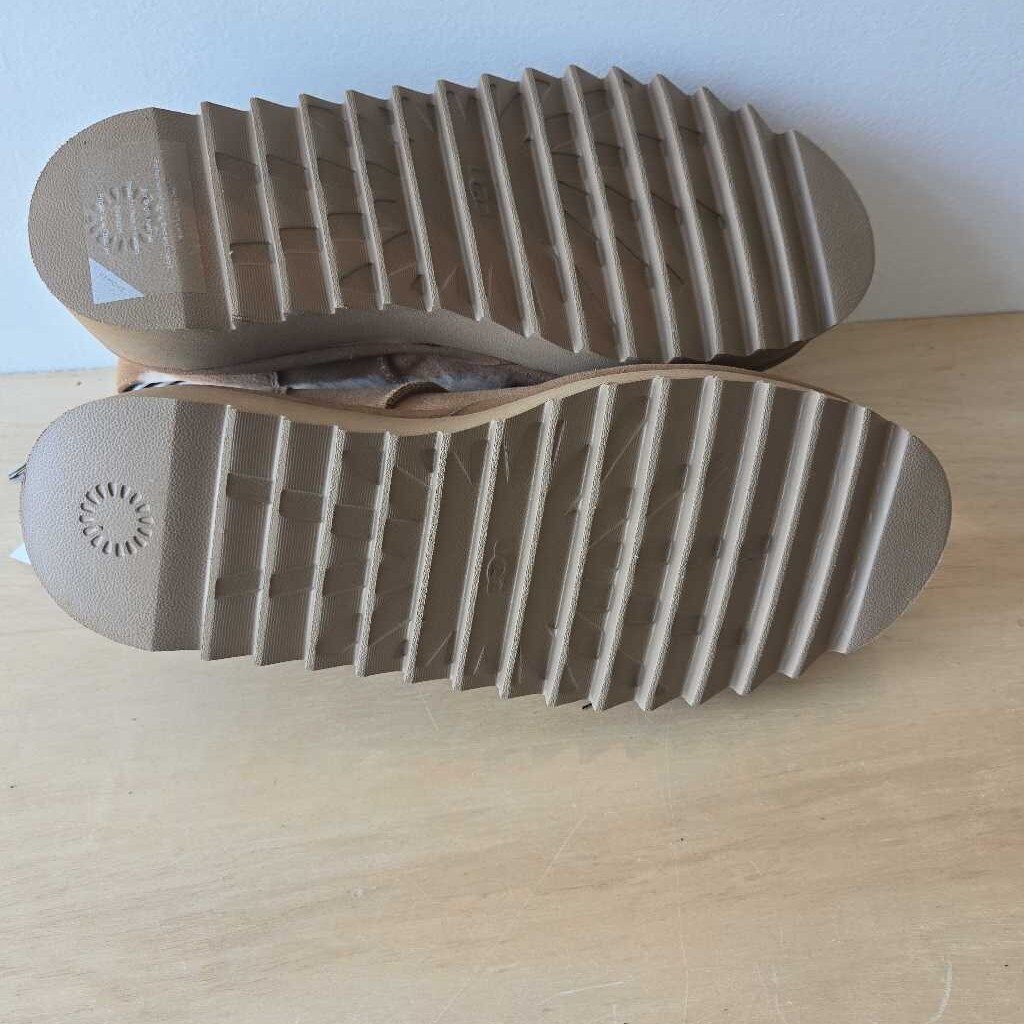 UGG NITA SZ 9 new 120.00