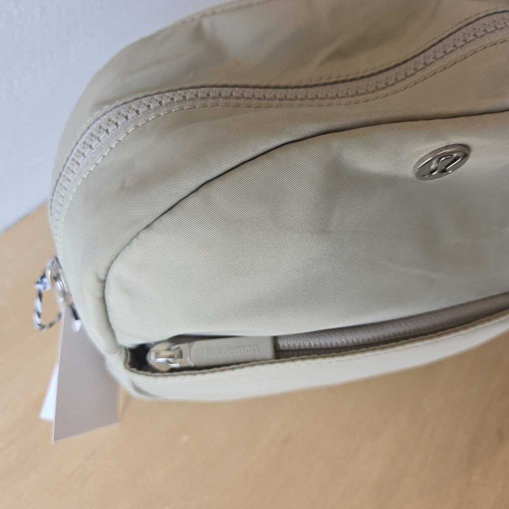 LULULEMON POUCH