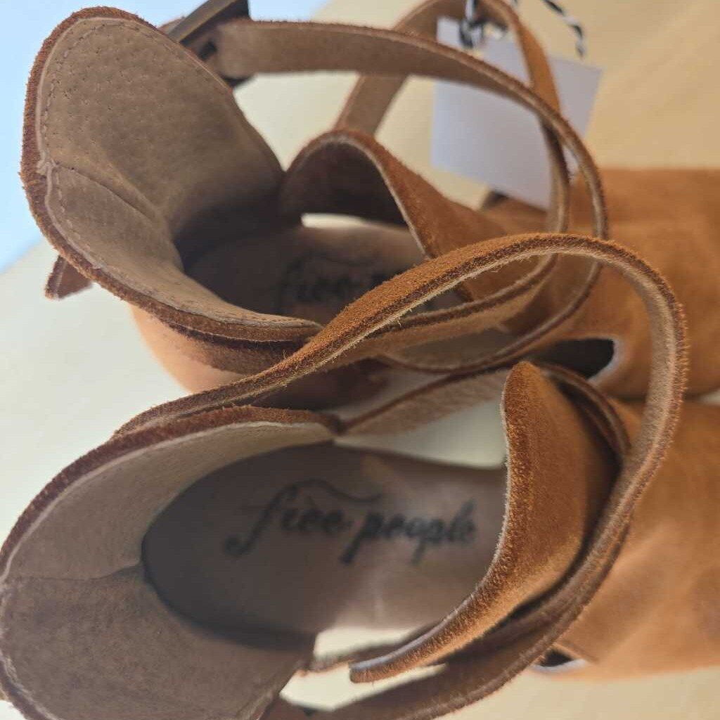 FREE PEOPLE CEDAR CLOG SZ 38 = 7/7.5
