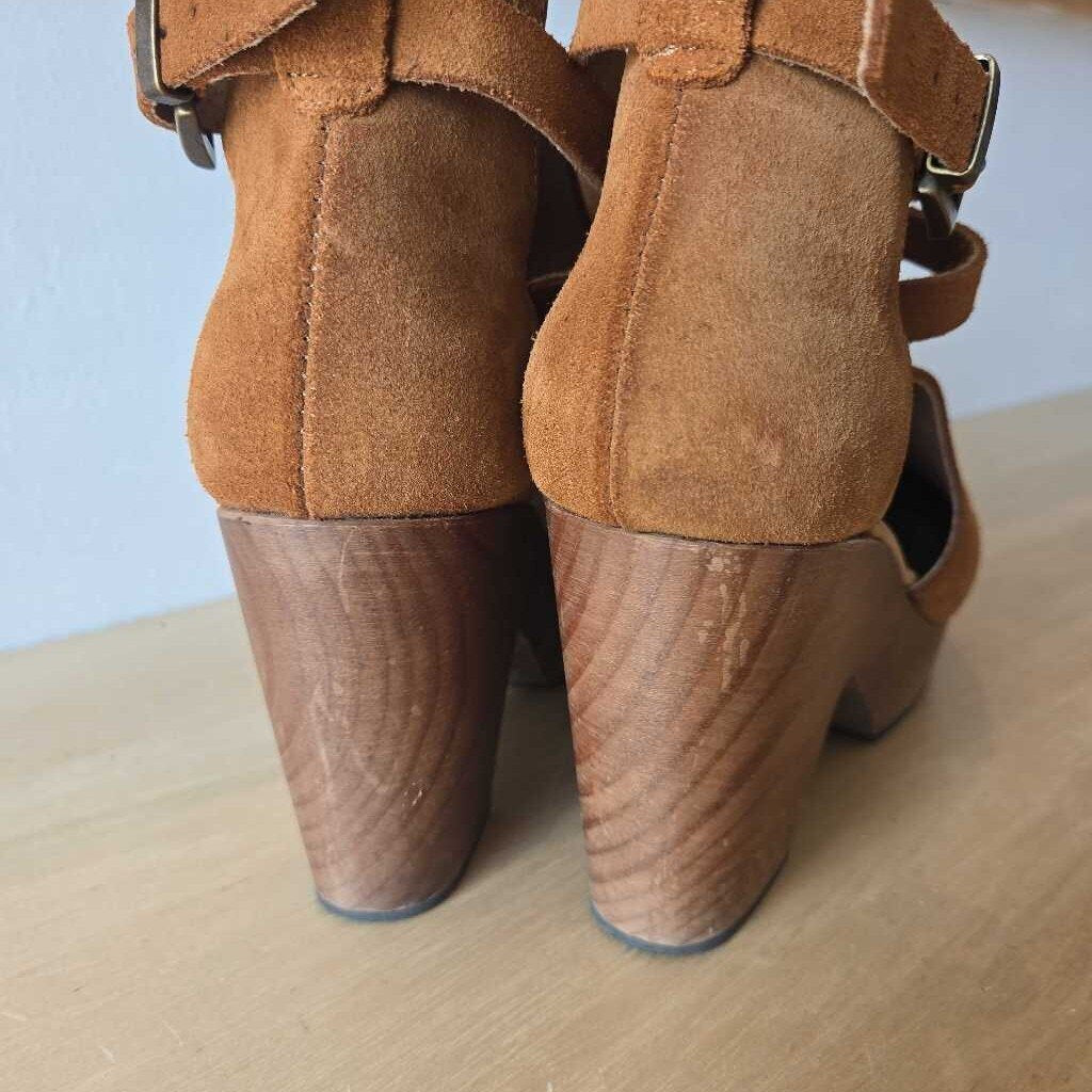 FREE PEOPLE CEDAR CLOG SZ 38 = 7/7.5