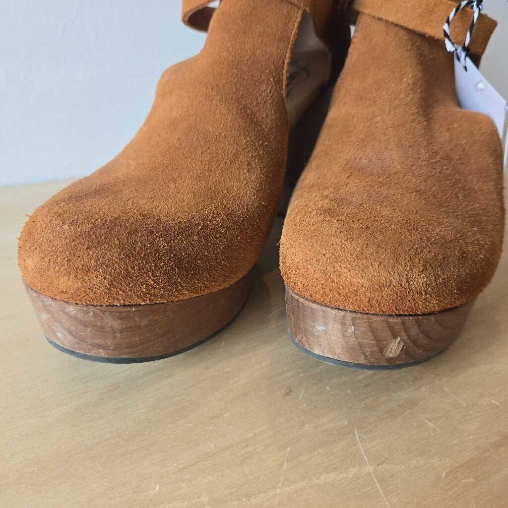 FREE PEOPLE CEDAR CLOG SZ 38 = 7/7.5