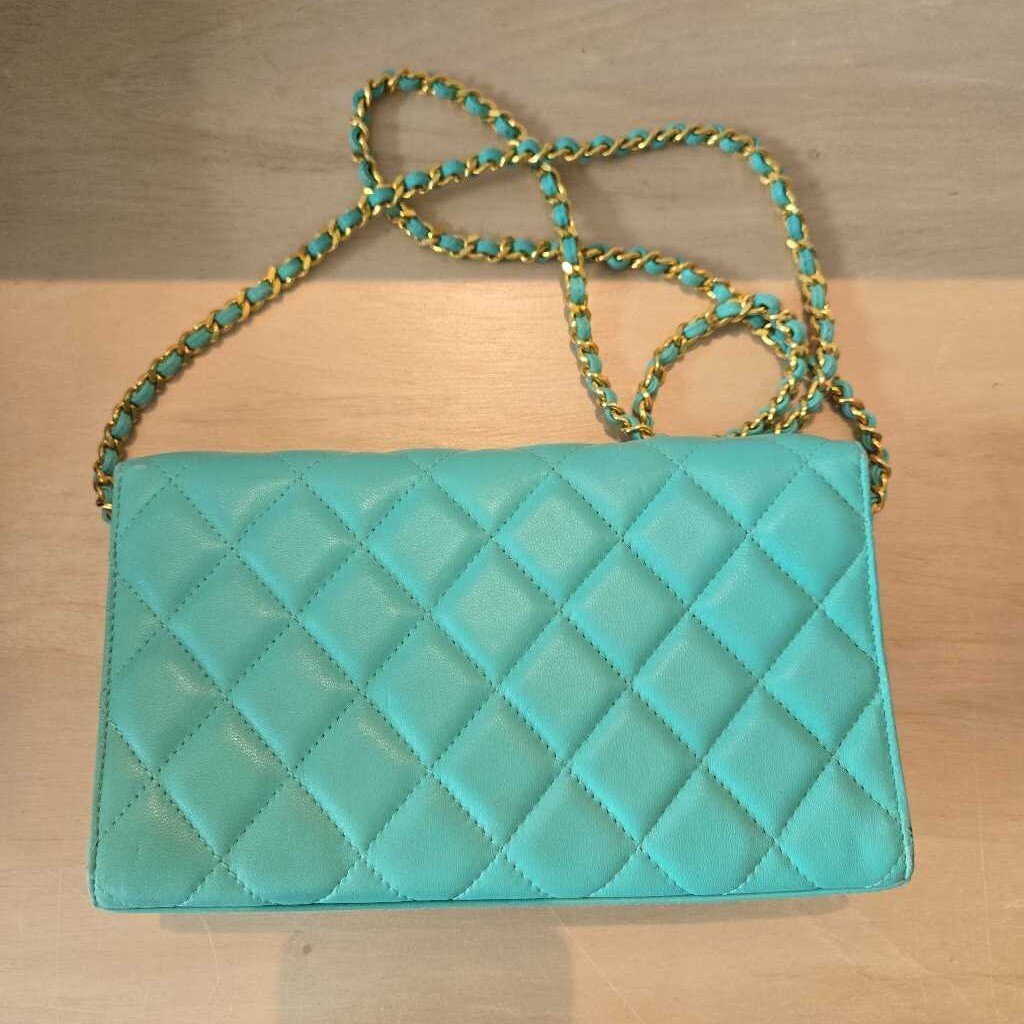 vintage ST. JOHN HANDBAG retail 330.00