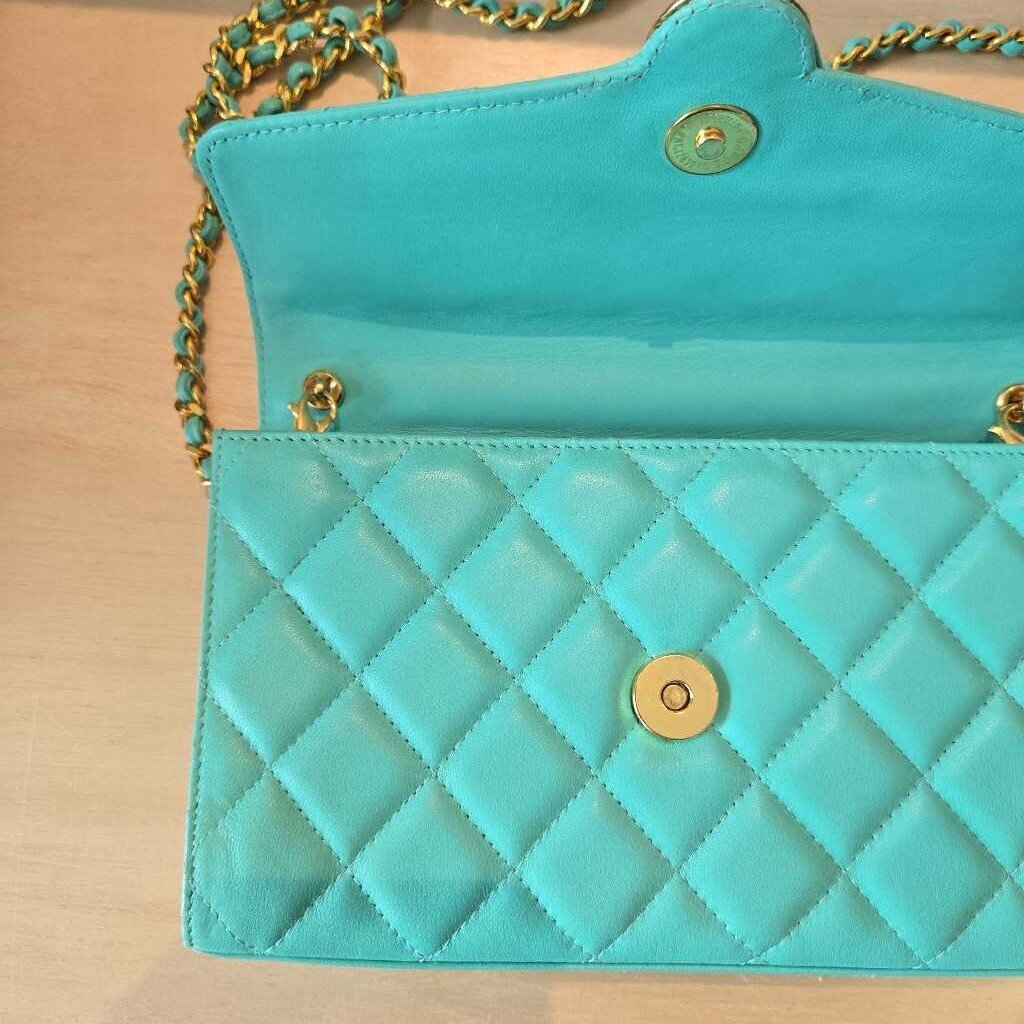 vintage ST. JOHN HANDBAG retail 330.00