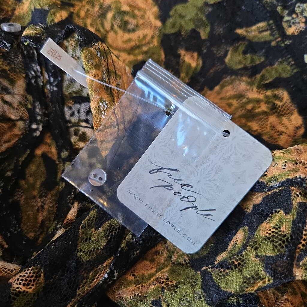 FREE PEOPLE LYRIC FLORAL new SZ XL B2