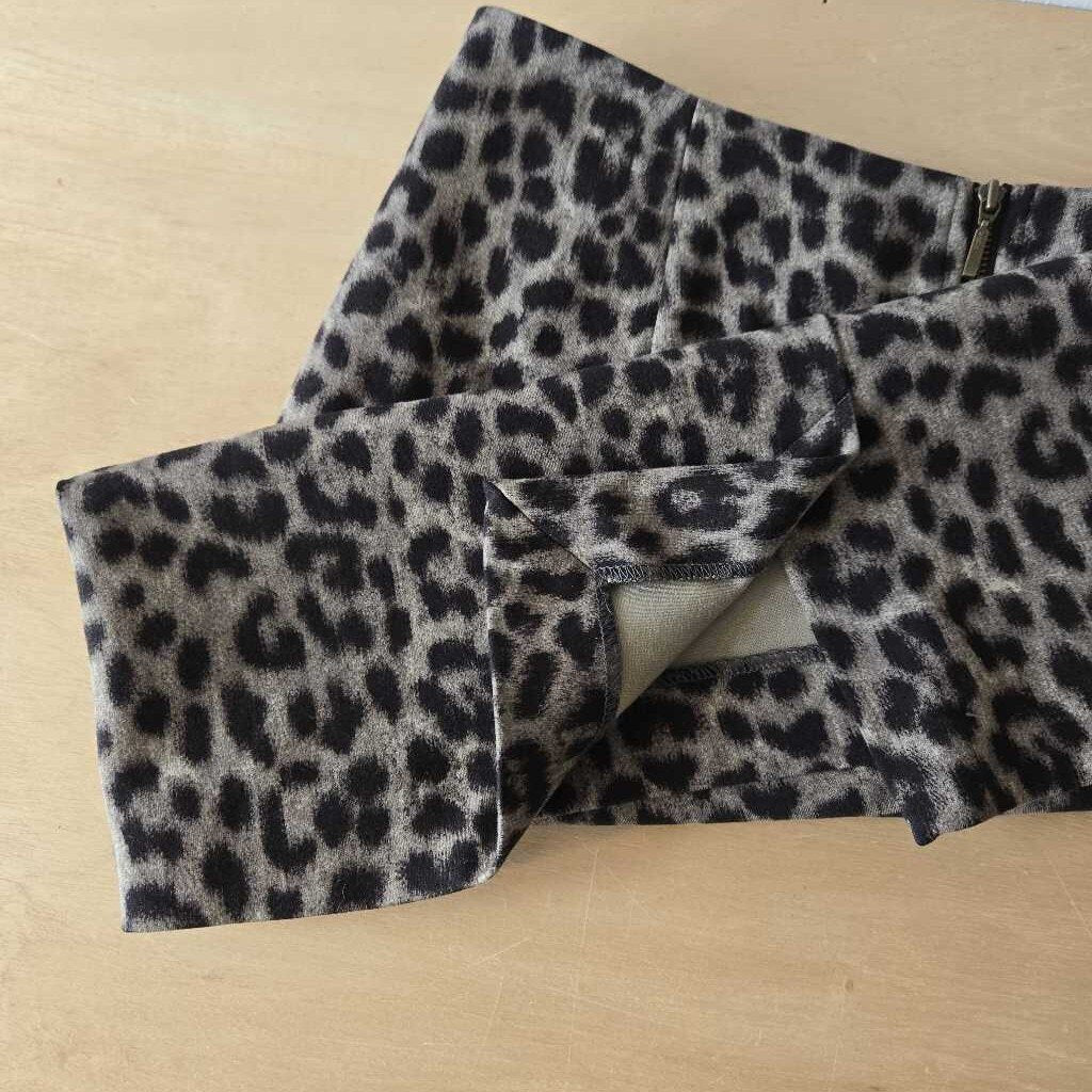 CABI 3402 JUNGLE SKIRT SZ 8 B