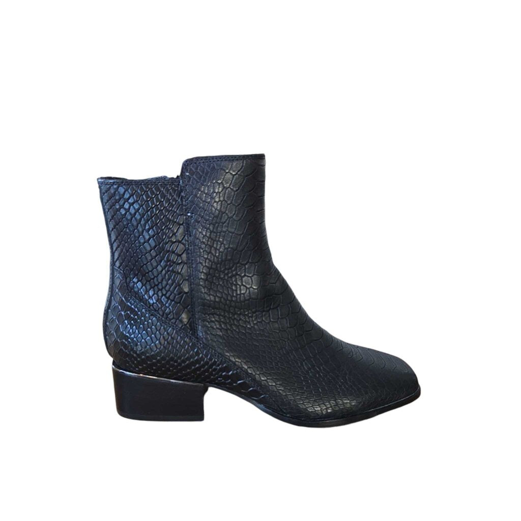 DONALD PLINER AZIA SZ 8.5 retail 288.00